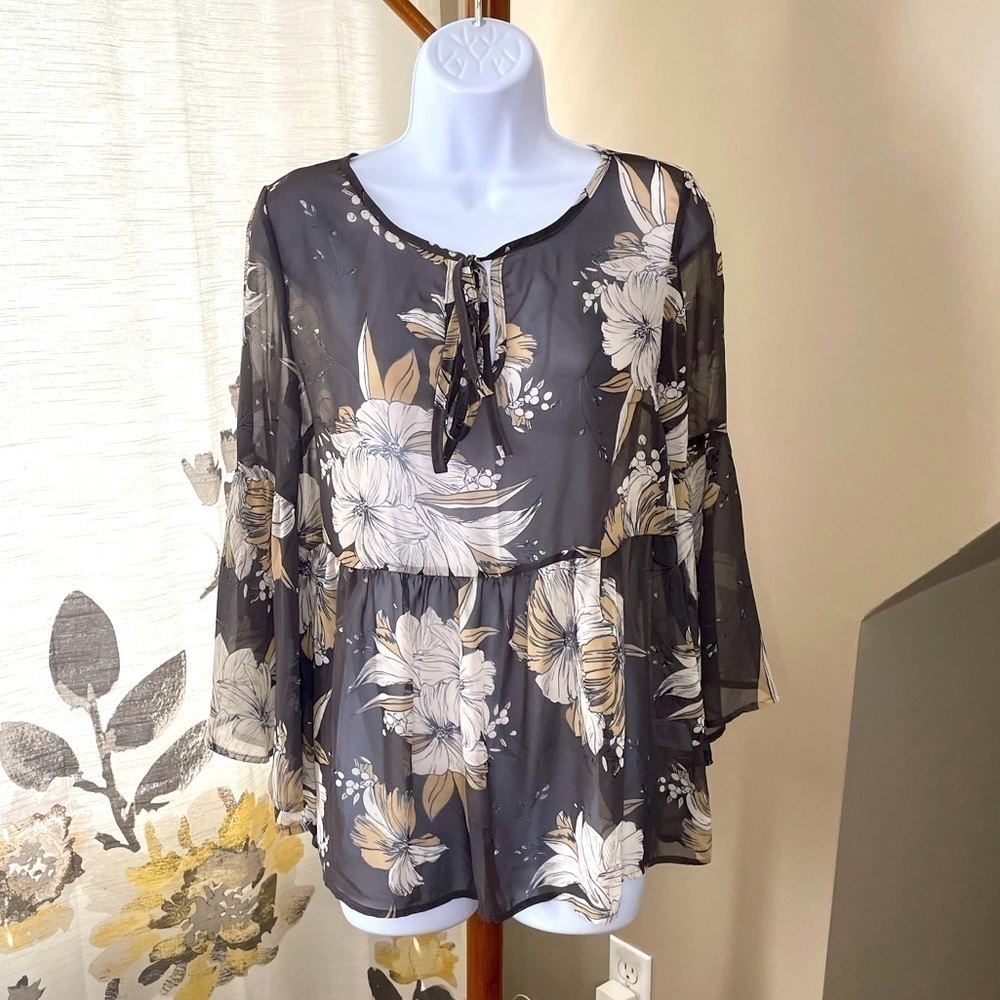 Nwt Rokoko Floral Bell Sleeve Toe Top Size Medium